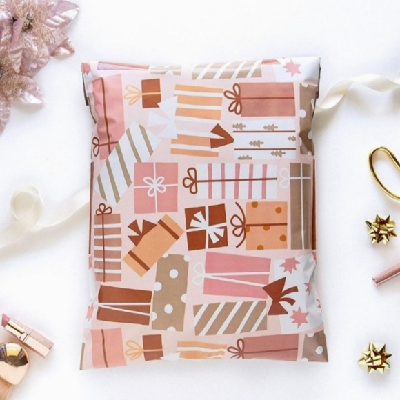 Holiday Gifts Poly Bags Designer Shipping Bags Nwt - Picture 1 of 3